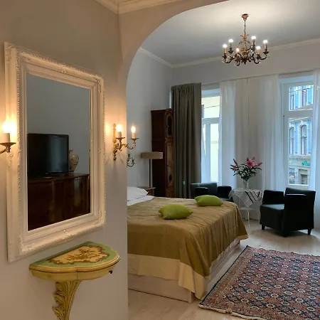 Nb Old Town Apartmanhotel